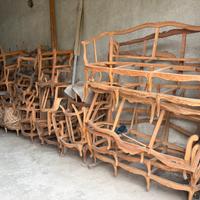 Fusti in legno divani,poltrone,tavolini.