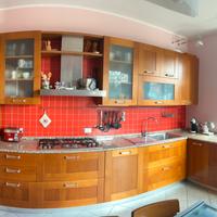 Cucina in legno di ciliegio + tavolo con 6 sedie