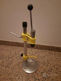 tappatrice bottiglie per tappi corona
