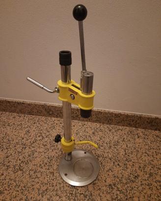 tappatrice bottiglie per tappi corona