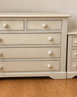 Cassettiera e comodino coordinati stile shabby