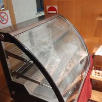 vetrina frigo da sistemare