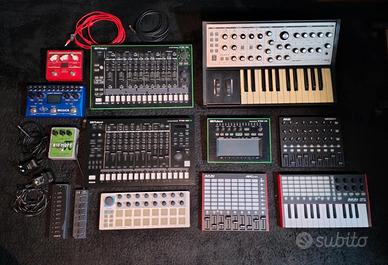 Stock per musica elettronica – Roland, Moog, Akai