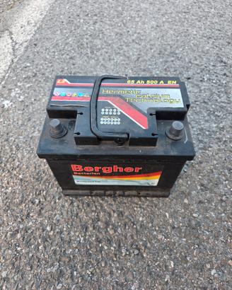 Batteria auto 65Ah 500A 12v  praticamente nuova