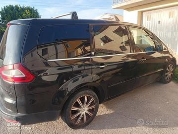 Ford Galaxy 7 posti 1.9 Ghia 