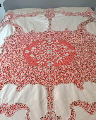 copriletto in pizzo di Cantù e seta