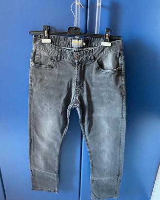 Pantaloni neri