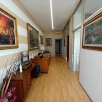 Fondo commerciale con 2 POSTI AUTO di proprietà