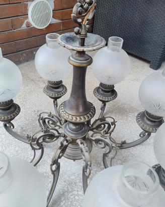 lampadario in ottone con campane in vetro 