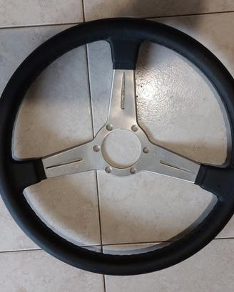 Volante NARDI in pelle e alluminio da 36.5 cm