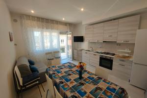 50mtmare quadri o porz trilocale o mono vic centro