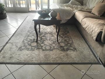 Tappeto marca Vivace Floor & More. 