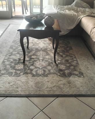Tappeto marca Vivace Floor & More. 