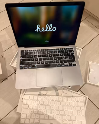 Postazione Apple Macbook Air con accessori