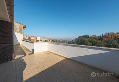 Ampio Attico panoramico con terrazzi
