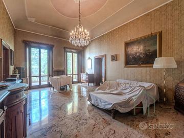 Appartamento di 250 m² con più di 5 locali a Forlì