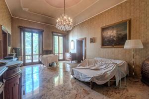 Appartamento di 250 m² con più di 5 locali a Forlì