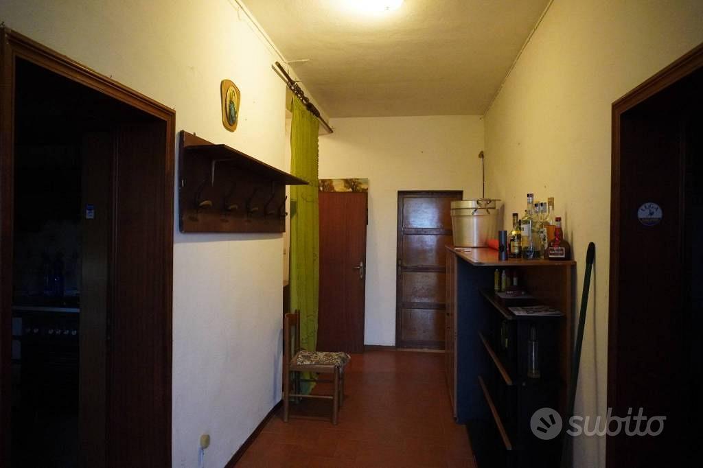 Rustico / Casale di 859 m² con più di 5 locali e b - Vista 4
