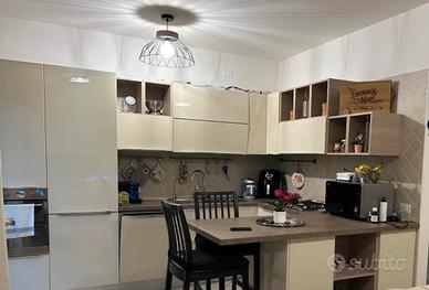 Cucina angolare con penisola