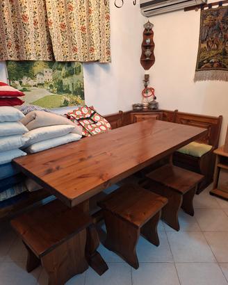 Tavolo  massello con panca e sgabelli