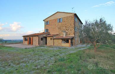 Torrita di Siena (SI), porzione di casale restaura