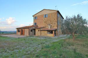 Torrita di Siena (SI), porzione di casale restaura