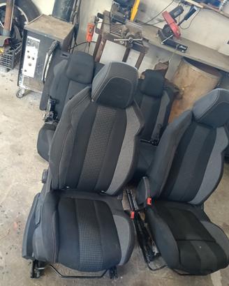sedil completii Peugeot 208