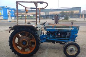 ford 3000 Y con tettuccio di protezione