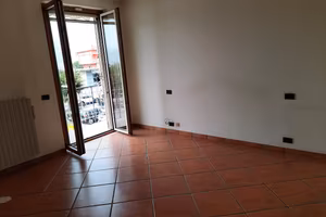 appartamento libero non arredato da locare 3+2