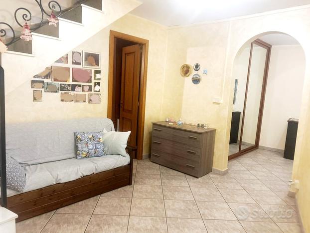 3,5 vani piano primo zona Picanello con 3 camere