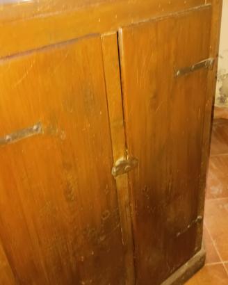 angoliera da restaurare dietro in fondo