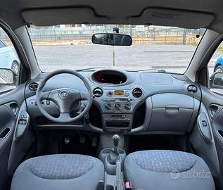 TOYOTA YARIS 130000 CHILOMETRI 