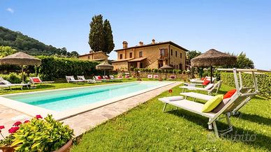 Villa dependance parco e terreno Volterra