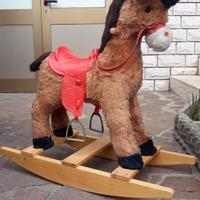 Cavallino a dondolo