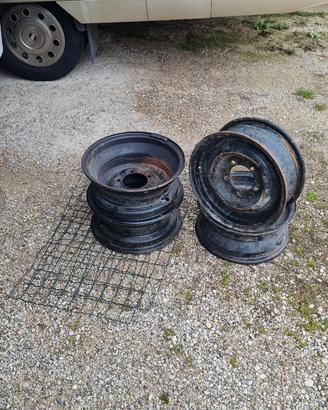 cerchi per Uaz campagnola  5 fori