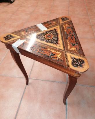 tavilino triangolare in legno 