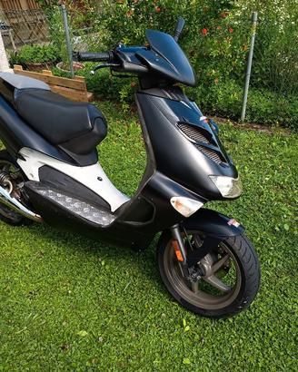 Aprilia SR 50 ie  smembro