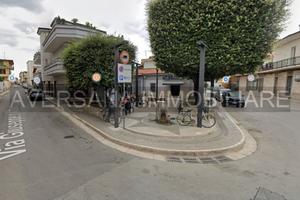 Locale commerciale di 330 mq con spazio antistante