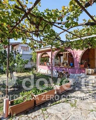 Villa di 120 m² con 4 locali e posto auto a Sinnai