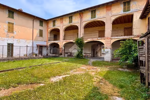 RUSTICO A CASTEL ROZZONE