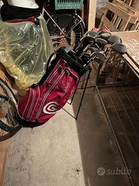 mazze da golf con sacca e palline 