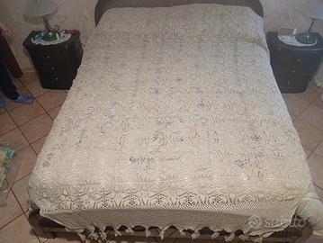 coperta in cotone écru lavorata  all uncinetto