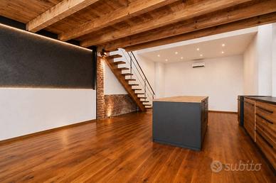 Loft / Open Space di 115 m² con 2 locali a Milano
