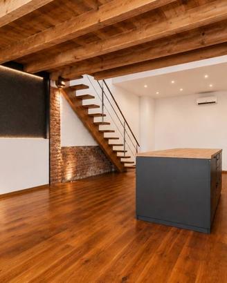 Loft / Open Space di 115 m² con 2 locali a Milano