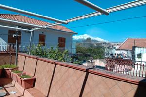 Acireale - casa singola con terrazzo e cortile