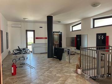 Locale commerciale su due livelli