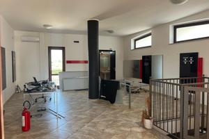 Locale commerciale su due livelli