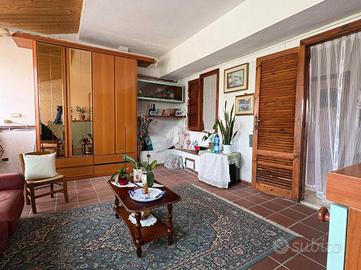 4 LOCALI A SELLIA MARINA