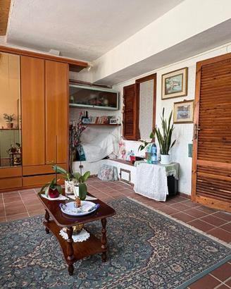 4 LOCALI A SELLIA MARINA