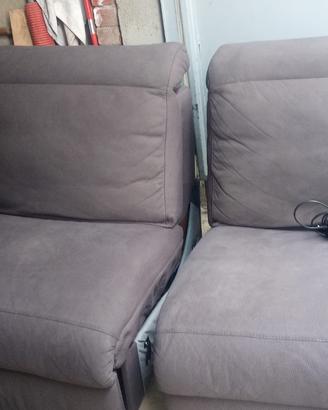 Divano con 2 relax elettrici e 2 poggiatesta recli